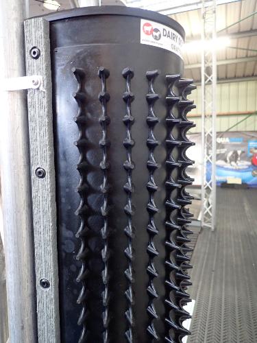 GRATT'O GRATTE - Grattoir caoutchouc mural chevaux à picots