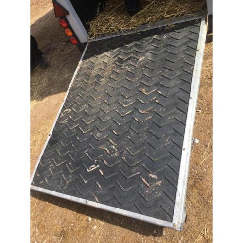 Tapis Caoutchouc pont de camion, rampe de Van Chevaux,  Ép. 4.5 mm Largeur 130 cm